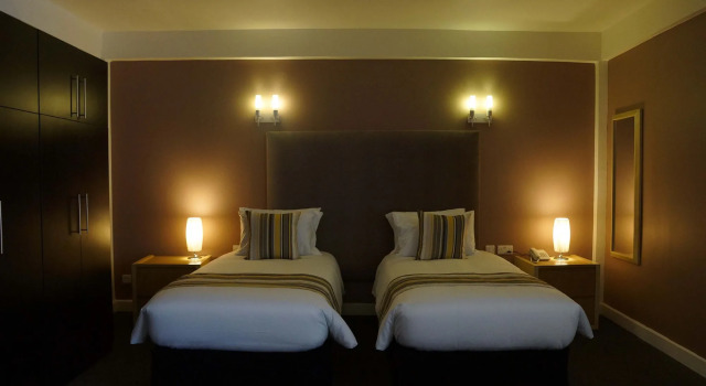 West Wood Hotel, Đặt Khách sạn Khách sạn 4 sao ở Nairobi, 4*