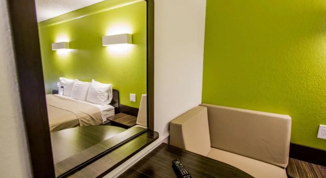 Четырёхместный номер Standard Motel 6-Austin, TX - Midtown