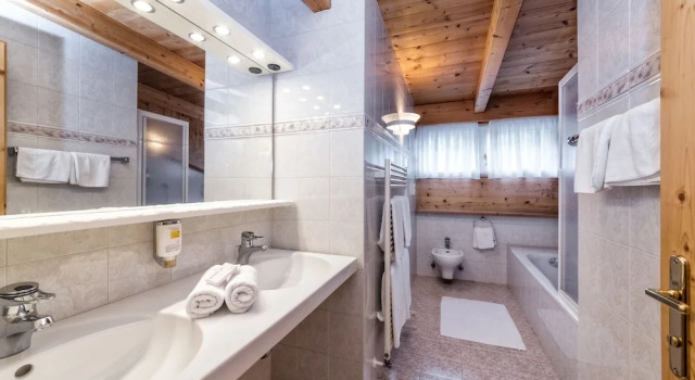 Полулюкс Comfort Hotel Armin