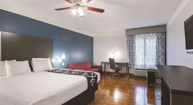 La Quinta Inn & Suites by Wyndham Kingwood Houston IAH Airpt, Book Hotel Kingwood Houston