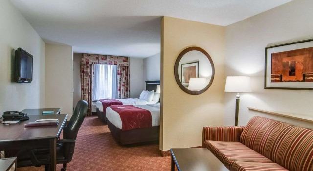 Четырёхместный люкс Comfort Suites Salem-Roanoke I-81