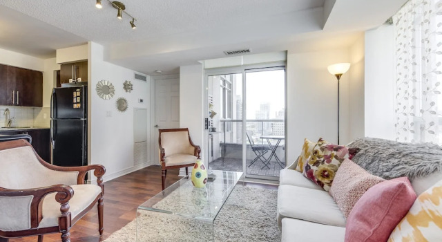 Newly Decorated 2BR Executive Suite - Great View, Varaa Hotelli Mississauga 