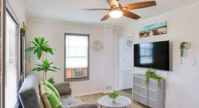 5 Blocks to Beach: Apt w/ Balcony in Ocean Grove!, Buchen Sie Ferienwohnung Ocean Grove 