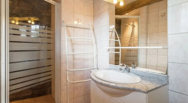Кровать в общем номере с 6 комнатами Tranquil Apartment in Sensenruth With Barbecue