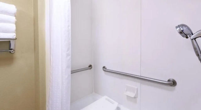 Четырёхместный номер Standard Holiday Inn Hotel & Suites Daytona Beach On The Ocean by IHG