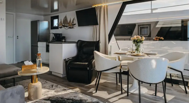 Шале Deluxe HT Houseboats