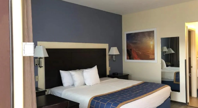 Номер Standard Days Inn by Wyndham Grants