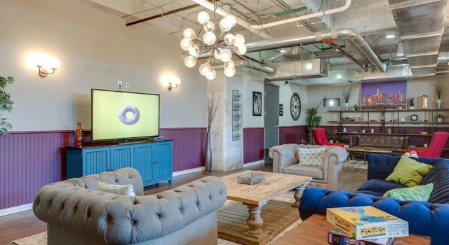 Апартаменты Gorgeous 1 Bedroom in Historic Building, Downtown