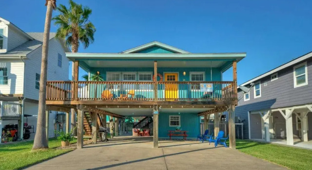 Private Pool, Large Yard, Game Room, Balcony South By Sunkissed by Avantstay