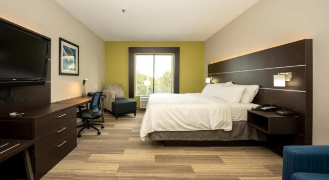 Люкс Holiday Inn Express & Suites Deer Park by IHG