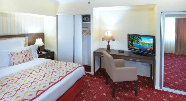 Family Suite Ani Plaza Hotel