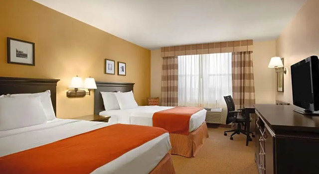Четырёхместный люкс Country Inn & Suites by Radisson, Dundee, MI