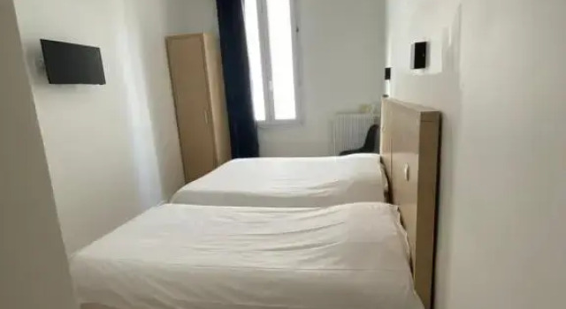 Трёхместный номер Economy Hôtel Raphael Prado