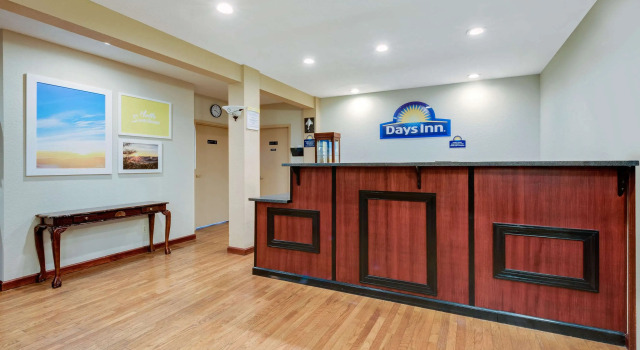 Days Inn by Wyndham Fairmont, Buchen Sie Hotel White Hall 