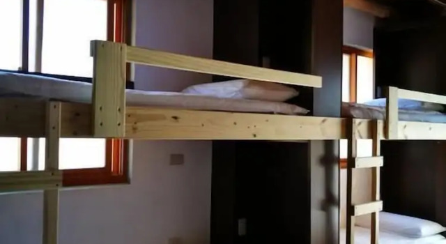 Кровать в общем номере Matsu Jinsha Inn 2