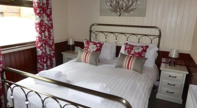 Bluebell Lodge 5 with Hot Tub, Book Hotel Minnigaff Scotland
