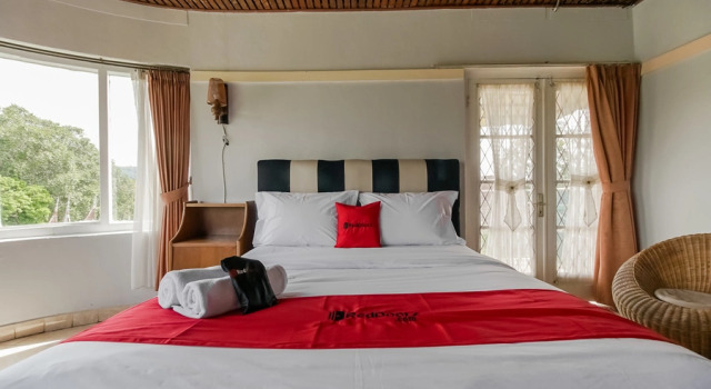 Номер Deluxe RedDoorz near Ngarai Sianok Bukittinggi