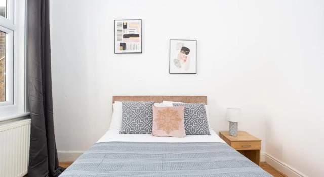 Коттедж Wenham House - Large House with Hot Tub, Sleeps 11!