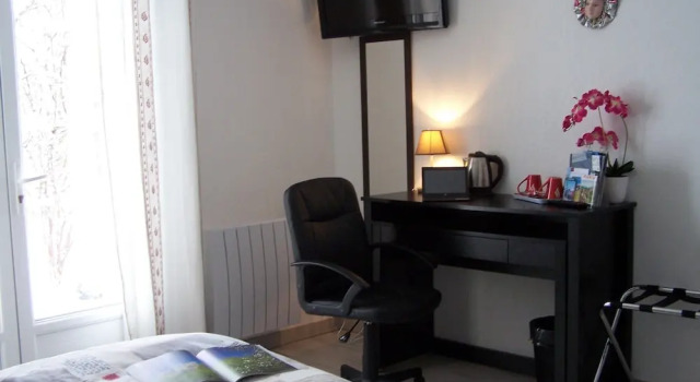 Aux 4 saisons, Book Hotel Hoteller i Laroque-d'Olmes med pool, Swimmingpool