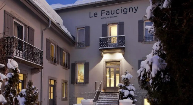 Кровать в общем номере Le Faucigny - Hotel de Charme & SPA