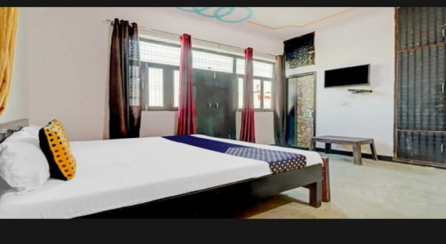 POP 84421 Hotel Hometown, Забронировать Отель Буландшар штат Уттар-Прадеш