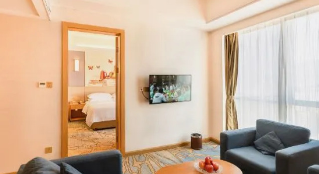 Люкс Business Vienna International Hotel (Zhaoqing Center Lake-view)