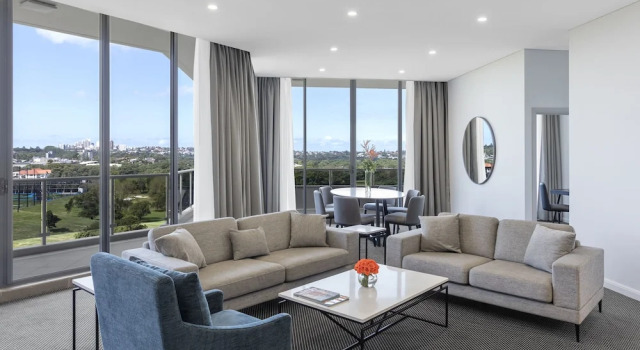 Люкс с 3 комнатами с балконом Meriton Suites Waterloo