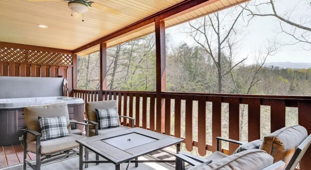 Коттедж Cozy Sevierville Cabin w/ Hot Tub, Mountain Views!