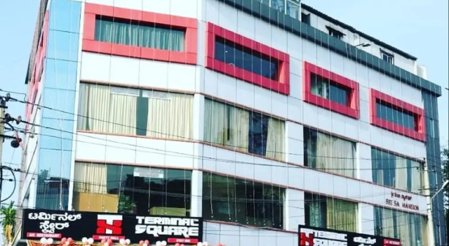Hotel Terminal Square, Rezervovat Hotel Hotely v Bangalore s parkováním, Parkování