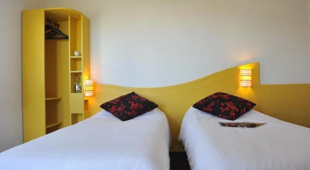 Contact Hôtel Fontenay le Comte, Забронировать Отель Фонтене-ле-Конт Маре-Пуатвен, рядом с Arts Fusions Fonderie
