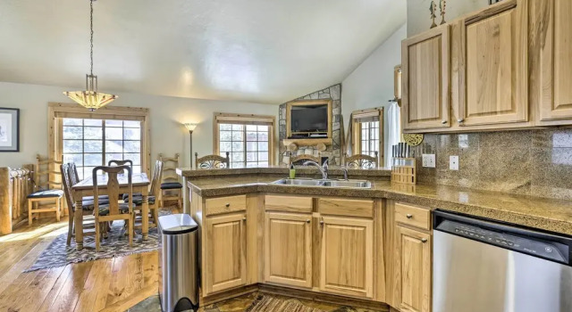Коттедж Mountainside Winter Park Ski Home w/ Hot Tub