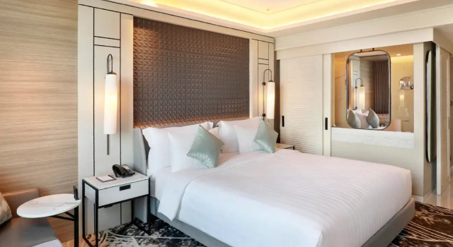 Camera Superior Movenpick Surabaya City