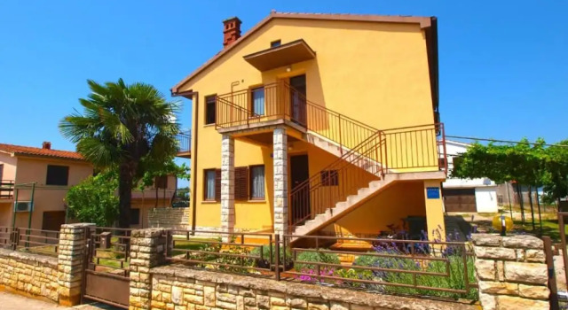Апартаменты Spacious Apartment in Peroj With Terrace