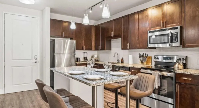 Апартаменты Virelli Apartments Upscale King Suite in the Heart of Orlando w Pool