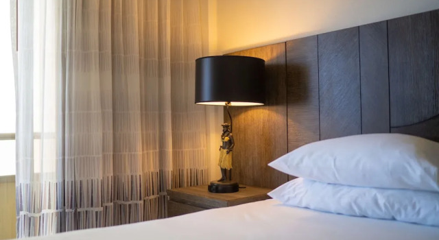 Люкс c 1 комнатой с частичным видом на океан Embassy Suites by Hilton Waikiki Beach Walk