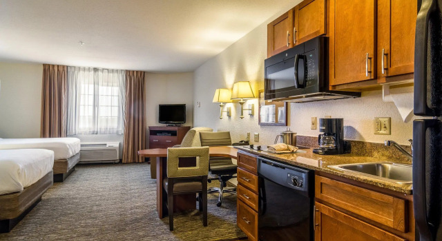 Четырёхместный номер Standard Candlewood Suites Jacksonville East Merril Road by IHG
