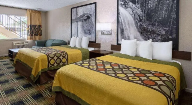 Четырёхместный номер Deluxe Super 8 by Wyndham Williamsburg/Historic Area