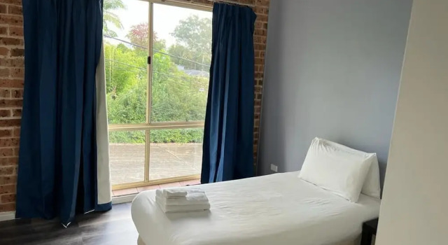 Одноместный номер Economy с балконом Gosford Inn Motel