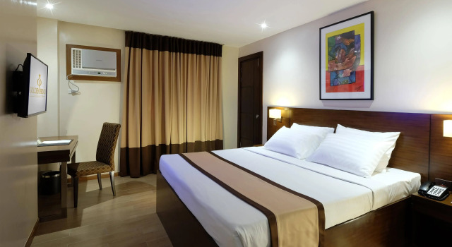 Golden Prince Hotel and Suites
