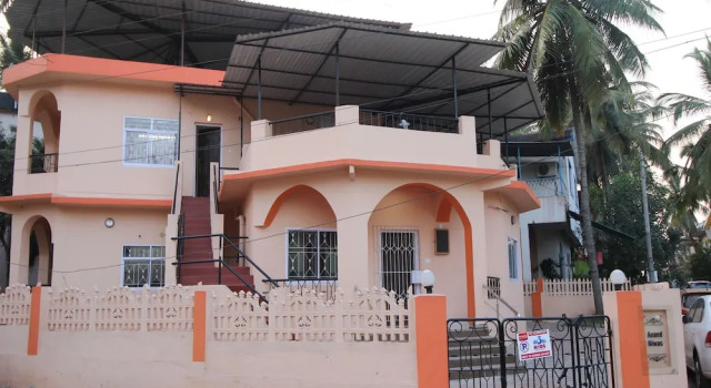 OYO 10074 Home Exquisite 1BHK Penthouse, Prenota Hotel Hotel a Goa con parcheggio, Parcheggio