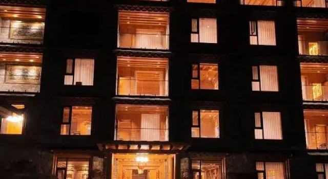 Deqin Yujian Meili Yangqia Chinese Inn Homestay, Reservar Hotel Hotéis e alojamentos em Diqing, Hotel