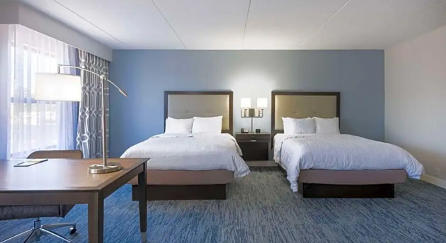Четырёхместная студия Hampton Inn Mount Airy