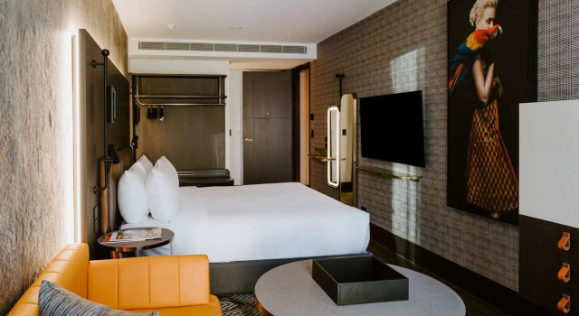 Номер Standard с балконом The Motley Hotel Richmond, Tapestry Collection by Hilton