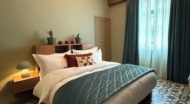 Двухместный номер Deluxe с балконом и с видом на город Hotel Lost Ashrafieh