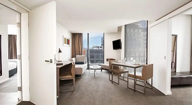 Номер Standard с 2 комнатами Mantra Collins Hotel