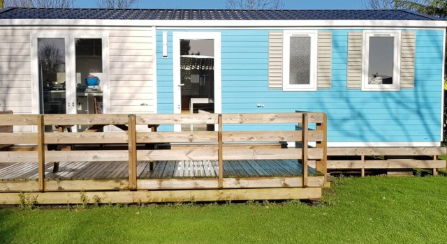 Comfortable Mobile Home With Veranda in Charming Normandy, Забронировать Отель Участки высадки Нормандии Нижняя Нормандия