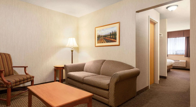 Двухместный люкс Days Inn by Wyndham Swift Current