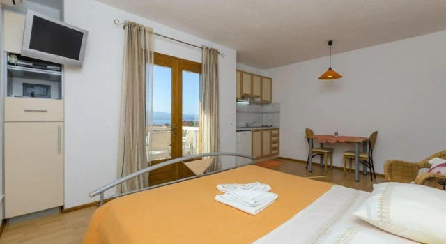 Studio apartment Lemar - parking and barbecue: SA3 Bol, Island Brac, Prenota Appartamento Bol 