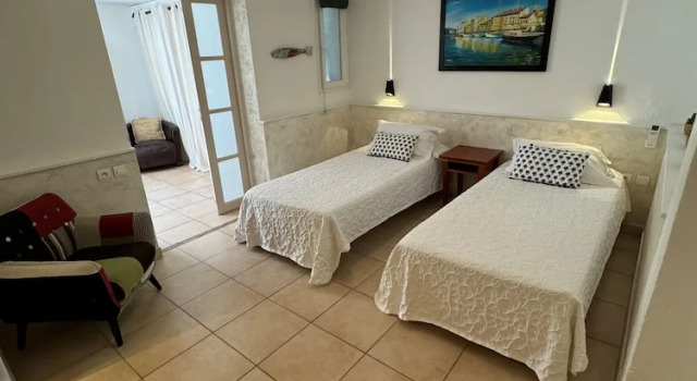 Полулюкс Hotel Les Flots Bleus