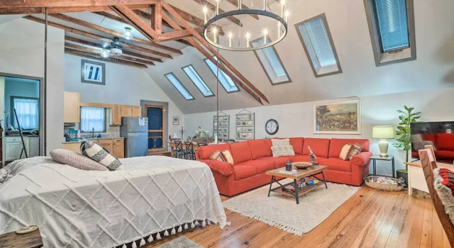 Pet-friendly Loft Vacation Rental w/ Fire Pit!, Buchen Sie Ferienwohnung Bemus Point 